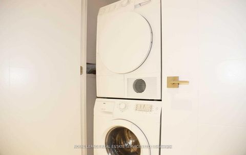 Photo 17 at 2910 - 488 University Avenue, Chinatown, Toronto