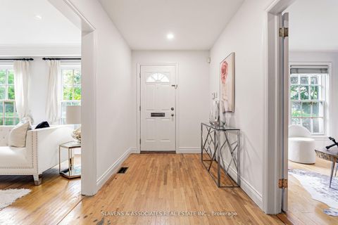 Photo 2 at 123 Lord Seaton Road, Windfields, Toronto