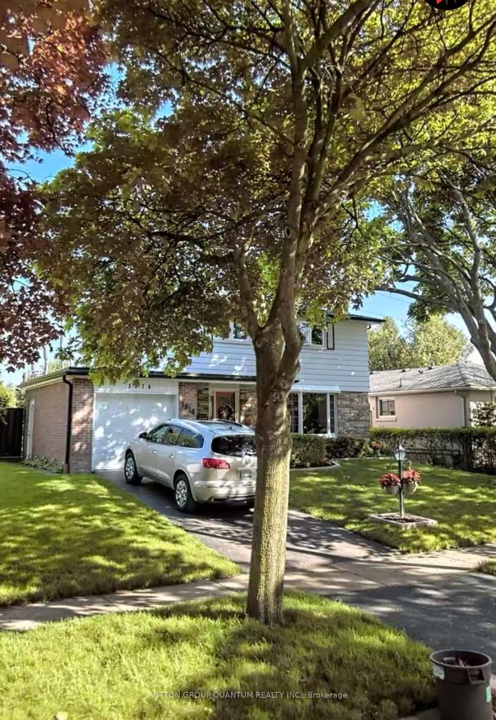 Photo 1 at 1814 Barsuda Drive, Clarkson, Mississauga