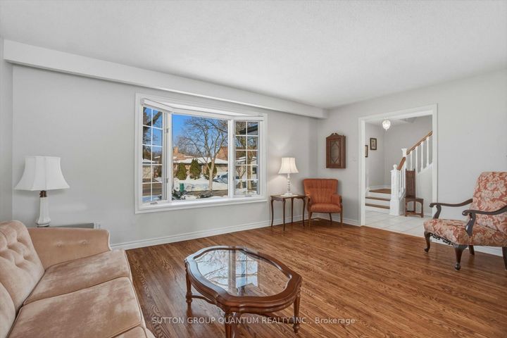 Photo 5 at 1814 Barsuda Drive, Clarkson, Mississauga