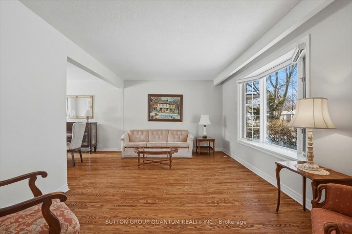 Photo 6 at 1814 Barsuda Drive, Clarkson, Mississauga