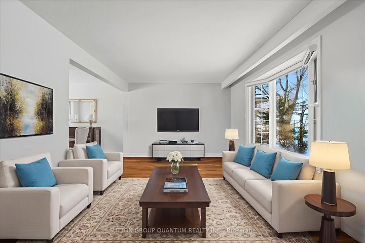 Photo 7 at 1814 Barsuda Drive, Clarkson, Mississauga