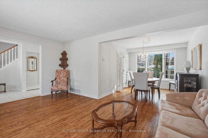 Photo 8 at 1814 Barsuda Drive, Clarkson, Mississauga