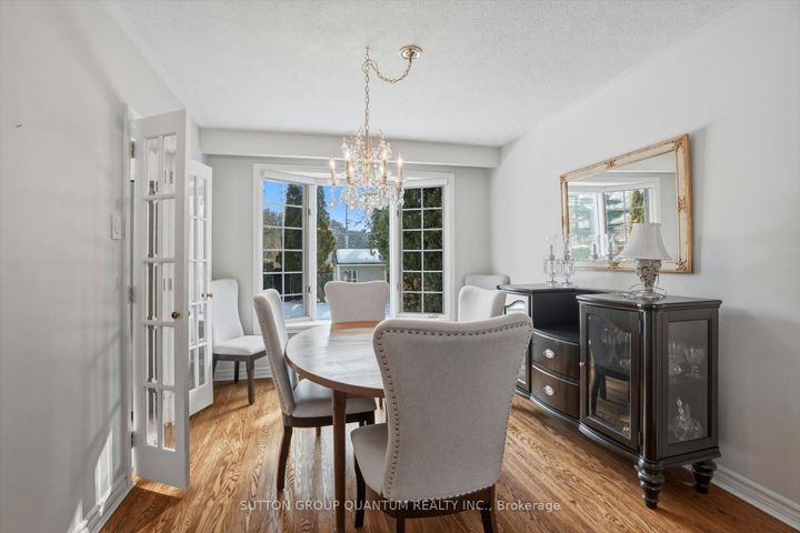 Photo 9 at 1814 Barsuda Drive, Clarkson, Mississauga