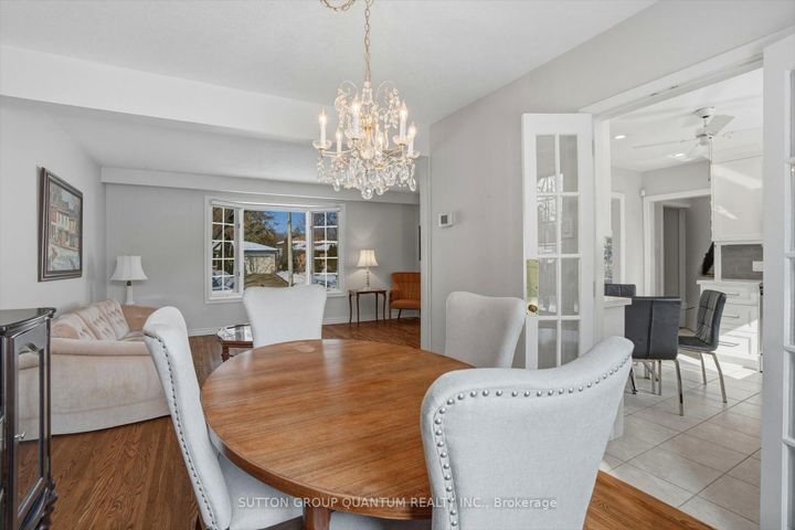 Photo 11 at 1814 Barsuda Drive, Clarkson, Mississauga