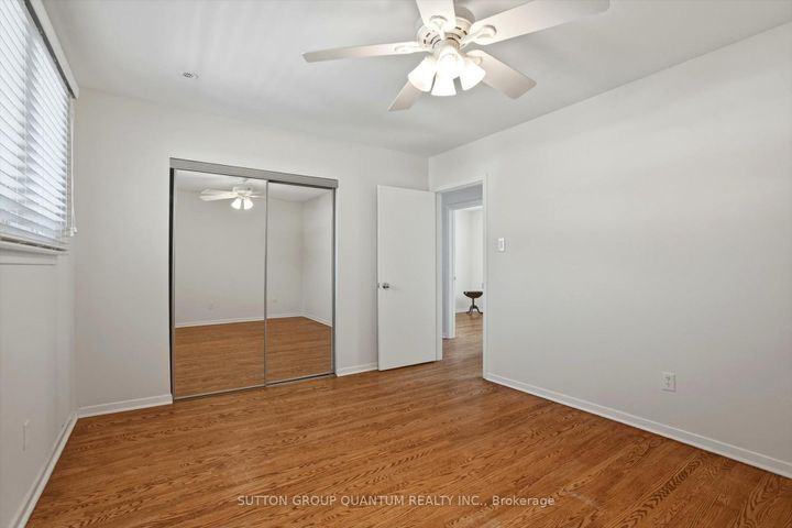 Photo 17 at 1814 Barsuda Drive, Clarkson, Mississauga