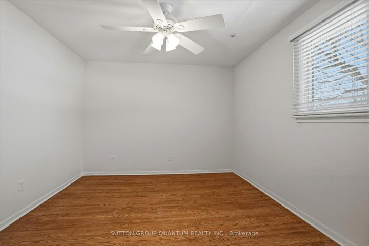 Photo 19 at 1814 Barsuda Drive, Clarkson, Mississauga