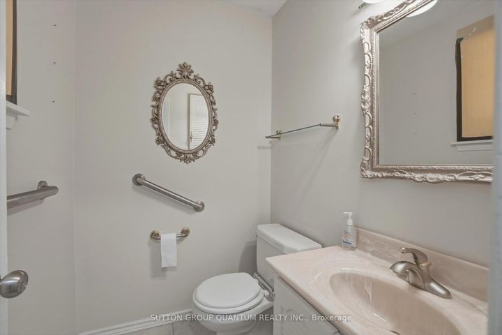 Photo 30 at 1814 Barsuda Drive, Clarkson, Mississauga