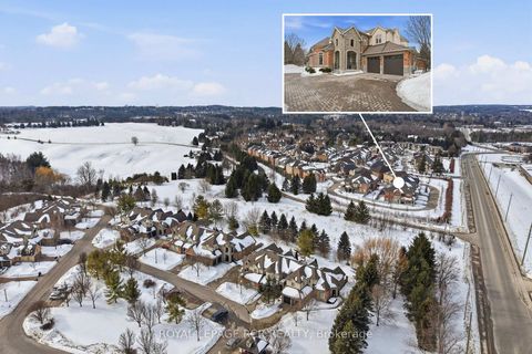 Photo 2 at 107 - 16 Bonnell Crescent, Aurora Estates, Aurora