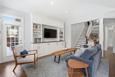 Photo 14 at 107 - 16 Bonnell Crescent, Aurora Estates, Aurora