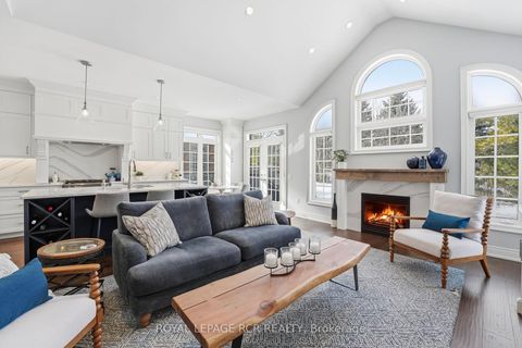 Photo 15 at 107 - 16 Bonnell Crescent, Aurora Estates, Aurora