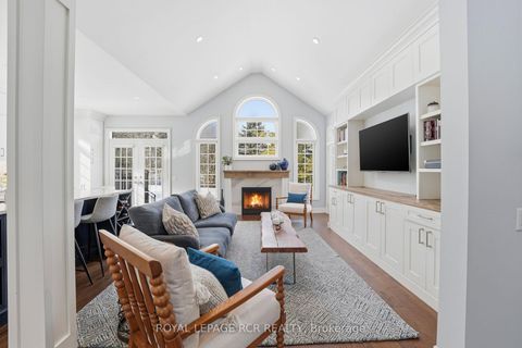 Photo 16 at 107 - 16 Bonnell Crescent, Aurora Estates, Aurora