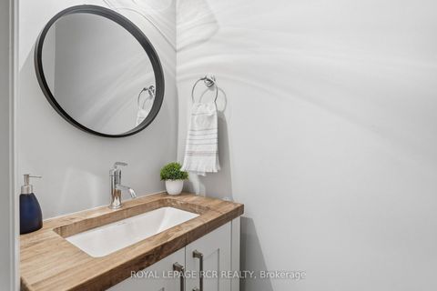 Photo 17 at 107 - 16 Bonnell Crescent, Aurora Estates, Aurora