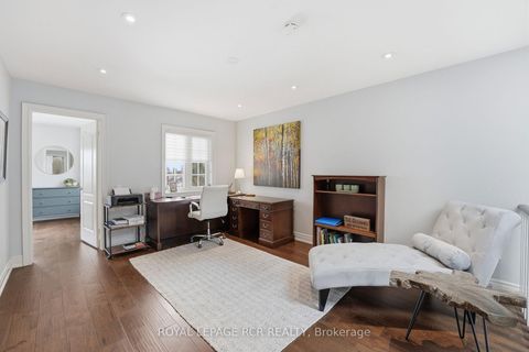 Photo 23 at 107 - 16 Bonnell Crescent, Aurora Estates, Aurora