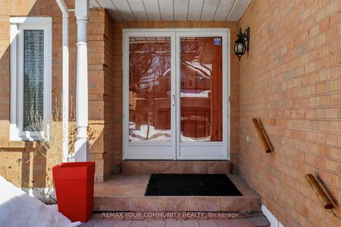 Photo 3 at 142 Waterside Crescent, Maple, Vaughan