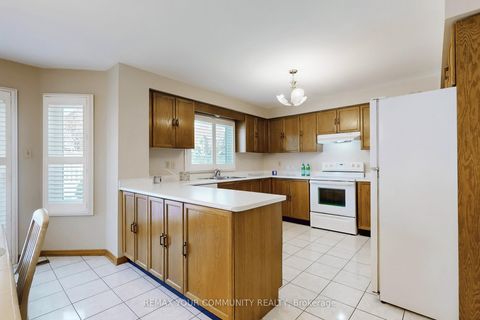 Photo 9 at 142 Waterside Crescent, Maple, Vaughan