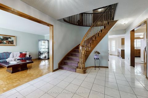 Photo 18 at 142 Waterside Crescent, Maple, Vaughan