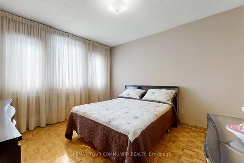 Photo 25 at 142 Waterside Crescent, Maple, Vaughan