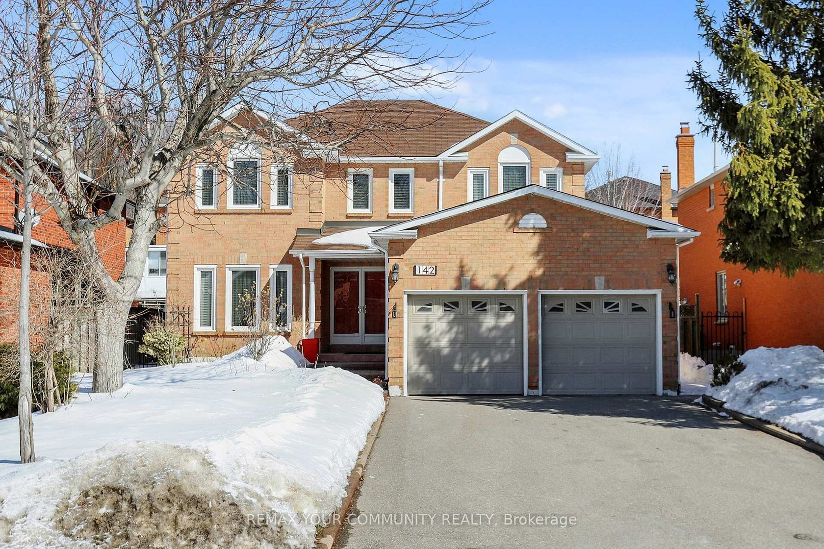 142 Waterside Crescent, Maple, Vaughan photo number 2