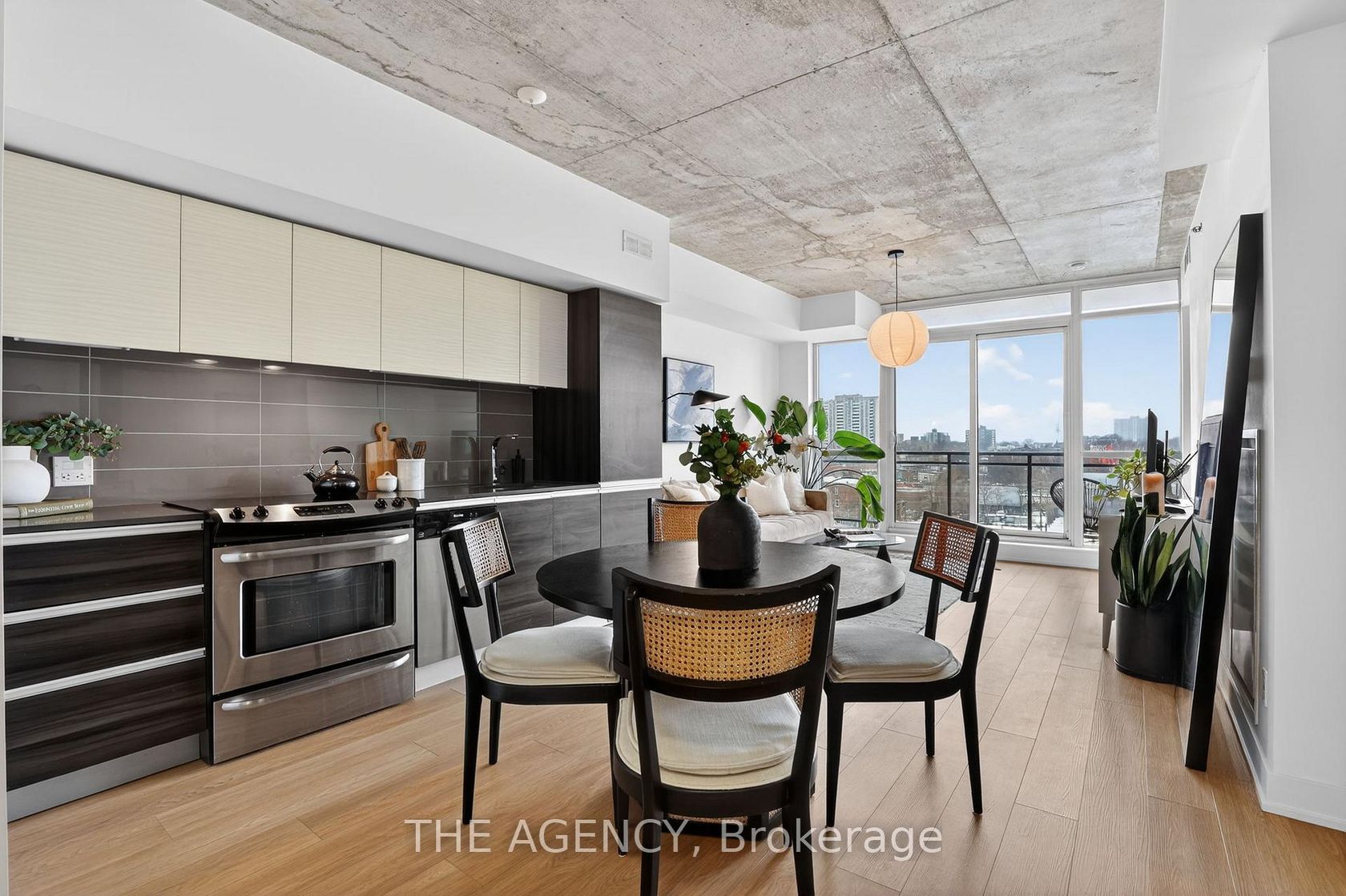 710 - 20 Minowan Miikan Lane, Little Portugal, Toronto photo 8