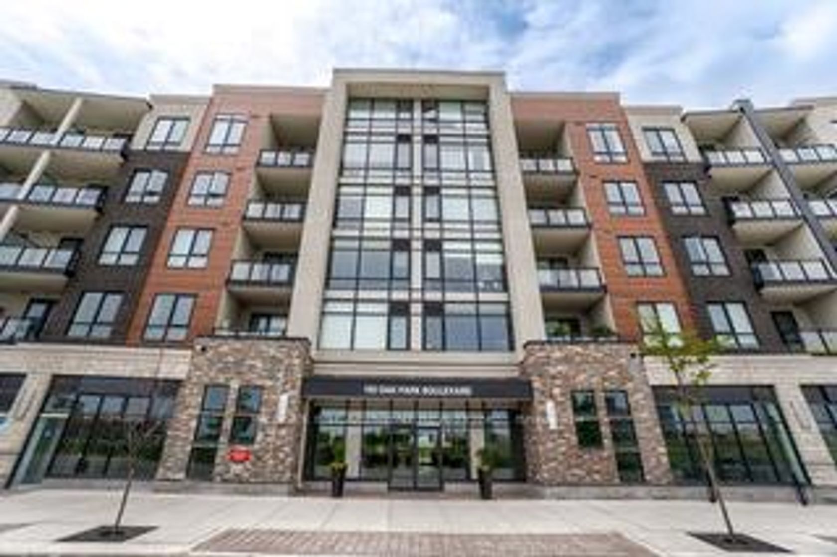 220 - 150 Oak Park Boulevard, RO River Oaks, Oakville 