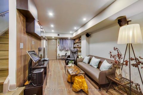 Photo 11 at 21 Dundonald Street, Yonge Corridor, Toronto