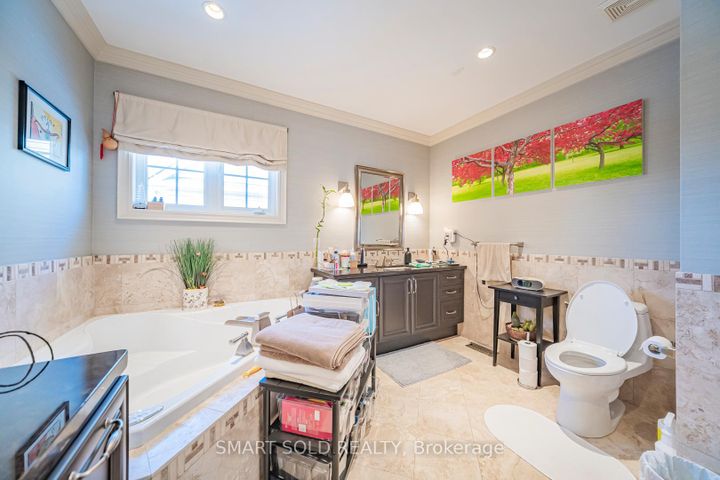 Photo 25 at 33 Earnshaw Drive, Victoria Square, Markham