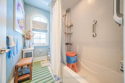 Photo 33 at 33 Earnshaw Drive, Victoria Square, Markham