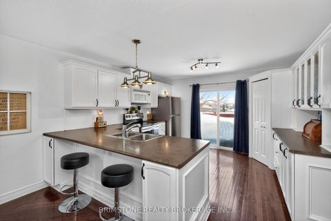 Photo 4 at 22 Dykstra Drive, Holly, Barrie