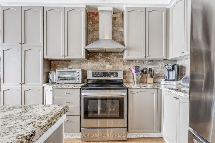 Photo 12 at 16 Windrow Street, Jefferson, Richmond Hill