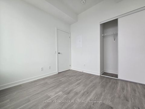 Photo 14 at Lph01 - 8 Wellesley Street W, Bay Street Corridor, Toronto