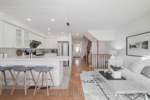 Photo 4 at 29 Breezeway Crescent, Rouge Woods, Richmond Hill