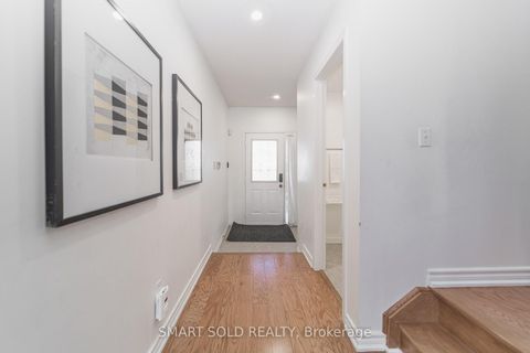 Photo 11 at 29 Breezeway Crescent, Rouge Woods, Richmond Hill