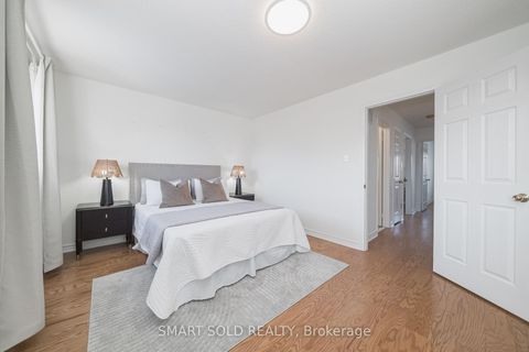 Photo 15 at 29 Breezeway Crescent, Rouge Woods, Richmond Hill