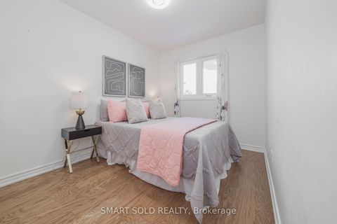 Photo 18 at 29 Breezeway Crescent, Rouge Woods, Richmond Hill