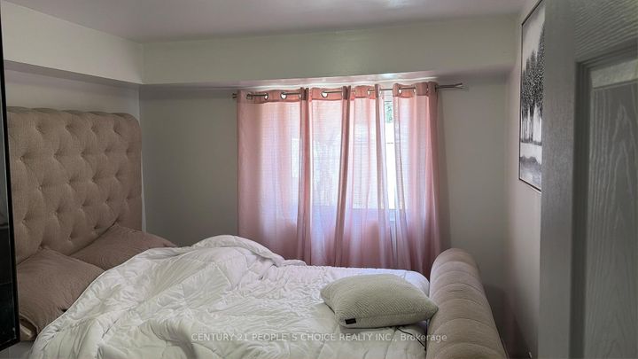 Photo 11 at 46 Abell Drive, Madoc, Brampton