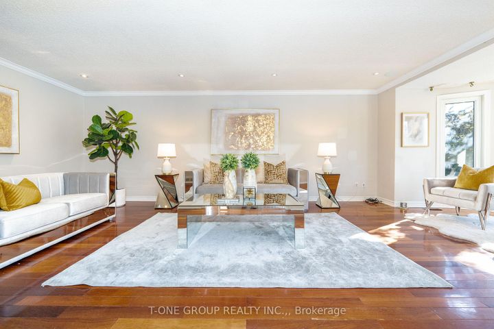 Photo 2 at 382 Elgin Mills Road W, Westbrook, Richmond Hill