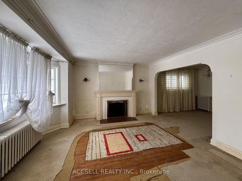 Photo 2 at 142 Glenwood Crescent, Parkview, Toronto
