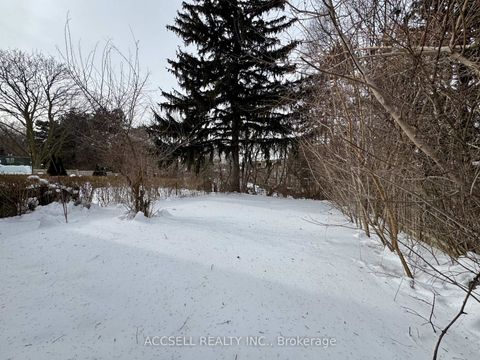Photo 11 at 142 Glenwood Crescent, Parkview, Toronto