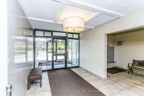 Photo 1 at 206 - 1615 Bloor Street E, Applewood, Mississauga
