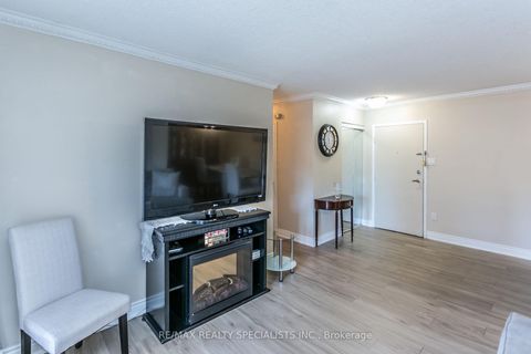 Photo 3 at 206 - 1615 Bloor Street E, Applewood, Mississauga