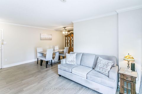 Photo 12 at 206 - 1615 Bloor Street E, Applewood, Mississauga