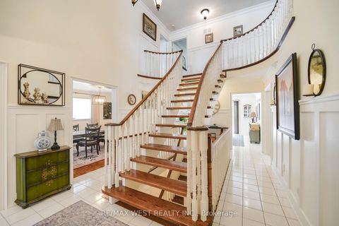 Photo 1 at 43 Summitcrest Drive, Devonsleigh, Richmond Hill