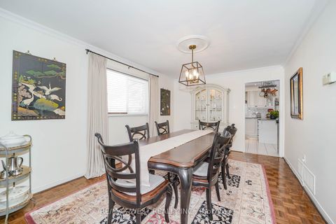 Photo 6 at 43 Summitcrest Drive, Devonsleigh, Richmond Hill