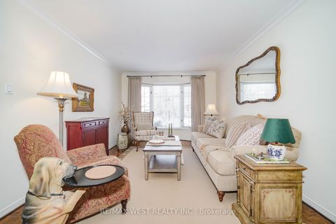 Photo 7 at 43 Summitcrest Drive, Devonsleigh, Richmond Hill