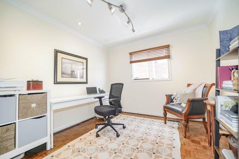 Photo 8 at 43 Summitcrest Drive, Devonsleigh, Richmond Hill