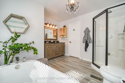 Photo 12 at 43 Summitcrest Drive, Devonsleigh, Richmond Hill