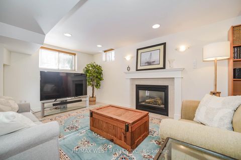 Photo 19 at 43 Summitcrest Drive, Devonsleigh, Richmond Hill