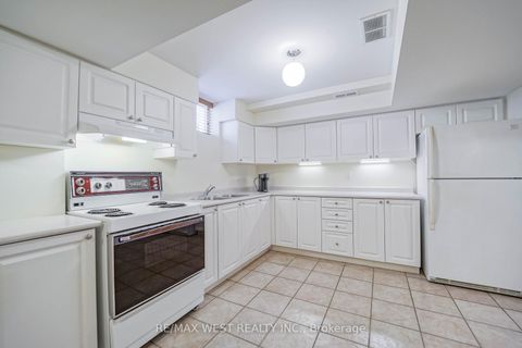 Photo 20 at 43 Summitcrest Drive, Devonsleigh, Richmond Hill