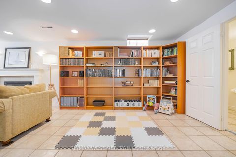 Photo 21 at 43 Summitcrest Drive, Devonsleigh, Richmond Hill